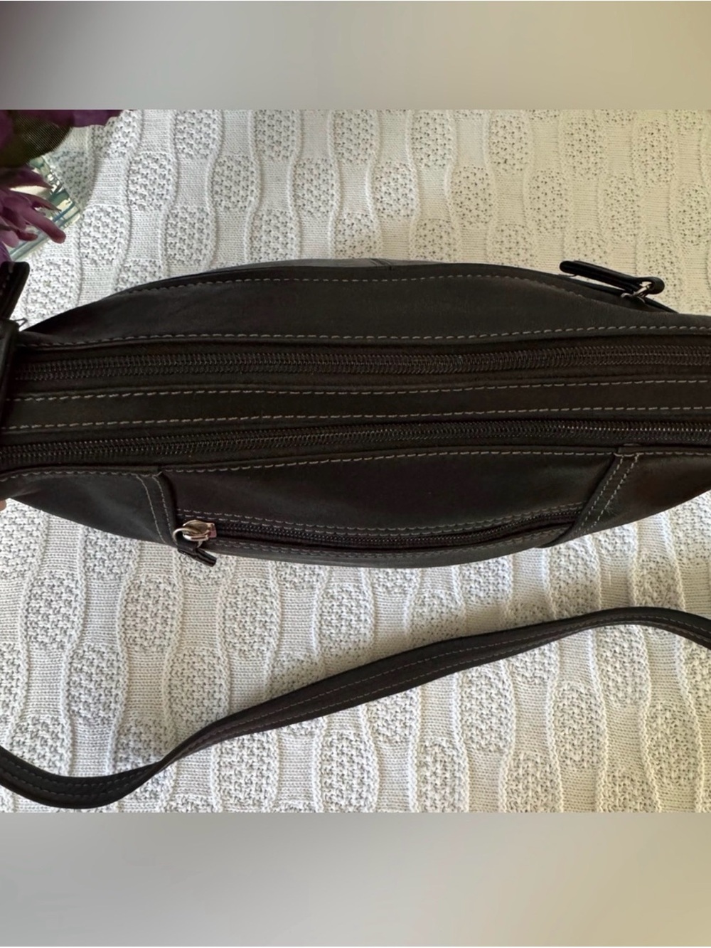 Tignanello EUC dual section leather crossbody - Picture 6 of 9